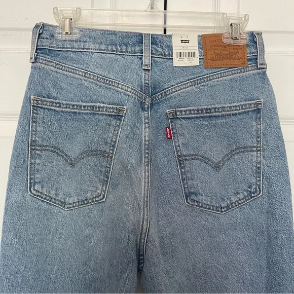 NEW Levi's Premium 70s High Rise Flare Jeans - Picture 8 of 13